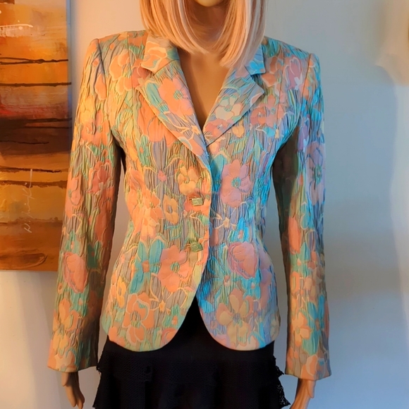 Banu Paris fitted jacket, size 6. - Picture 3 of 8